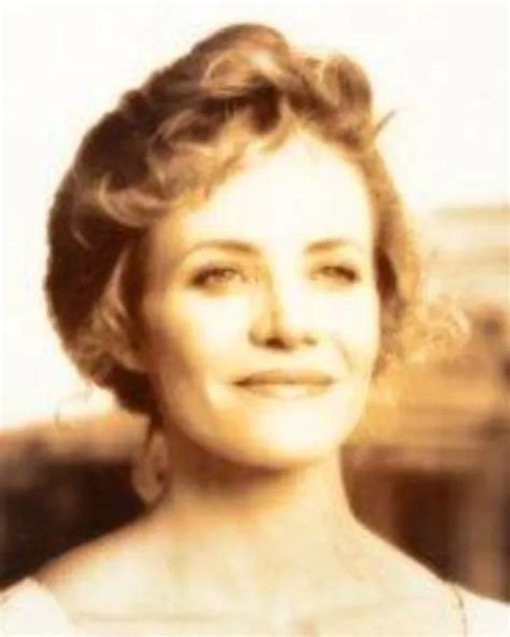 Clare Wren Height, Weight, Net Worth, Age, Birthday, Wikipedia, Who, Nationality, Biography