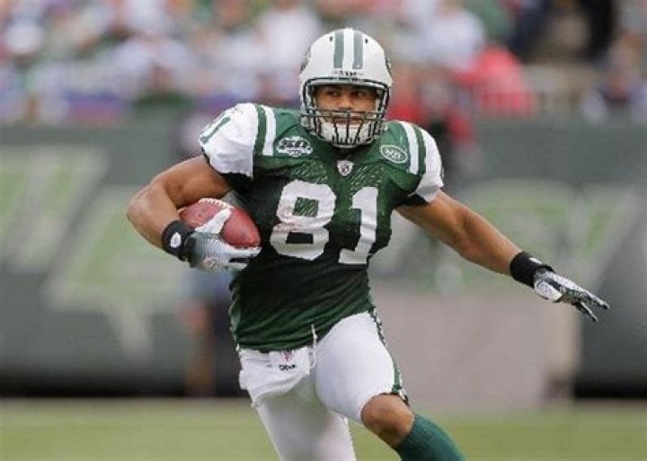 
Dustin Keller is Married to Wife: Erin Keller. Kids: Cruz Keller. 