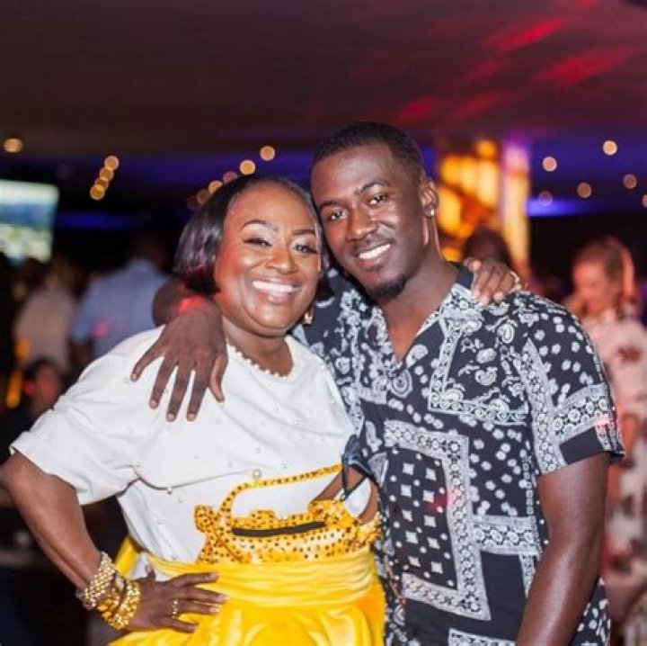 
Kwesi Arthur Height, Weight, Net Worth, Age, Birthday, Wikipedia, Who, Instagram, Biography 