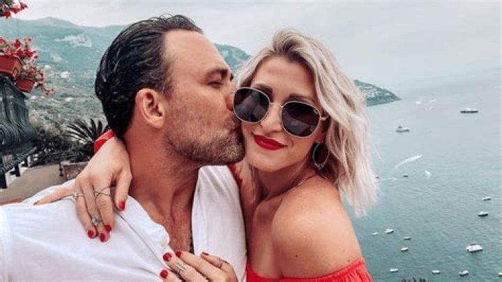 
Lunaoni Height, Weight, Net Worth, Age, Birthday, Wikipedia, Who, Nationality, Biography 